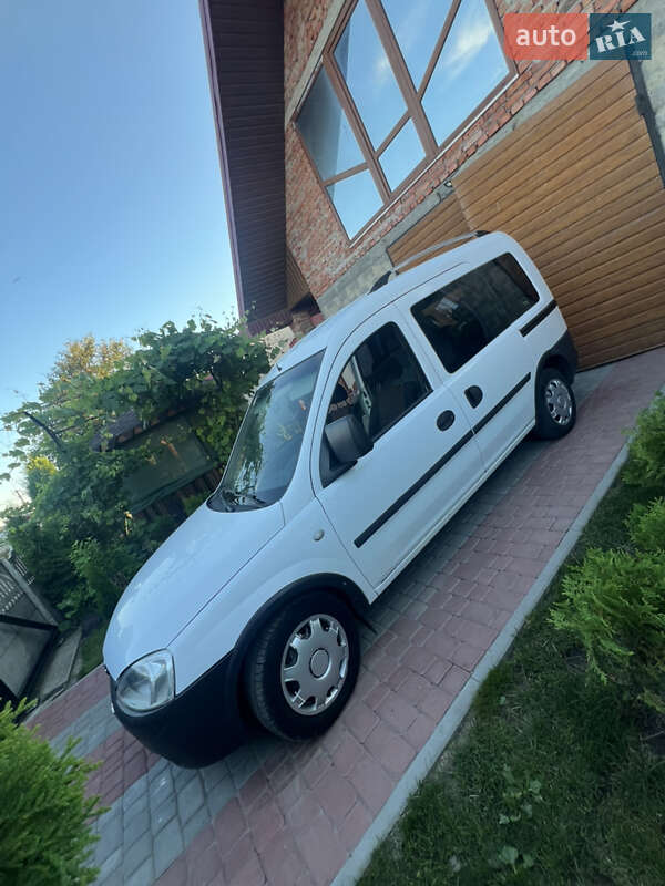Минивэн Opel Combo 2003 в Золочеве