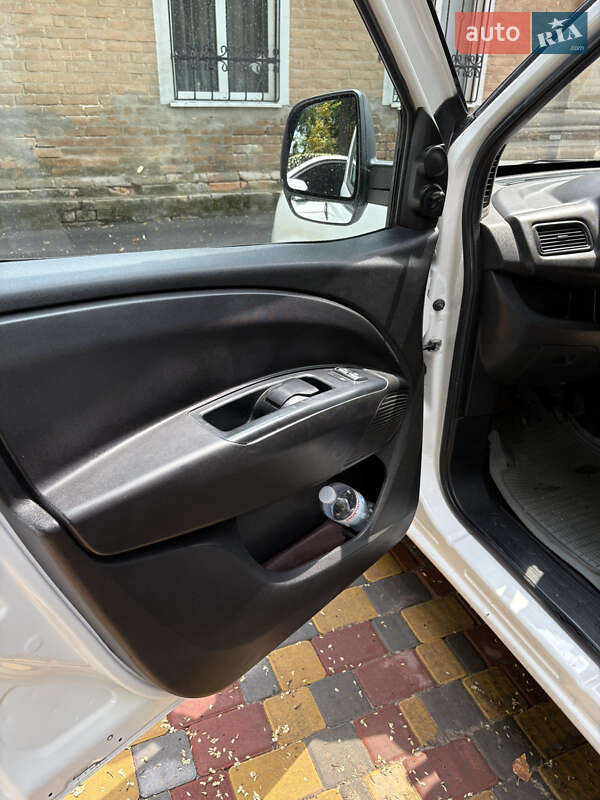 Грузовой фургон Opel Combo 2013 в Измаиле