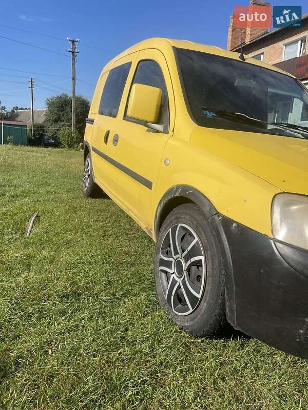 Грузовой фургон Opel Combo 2011 в Ровно