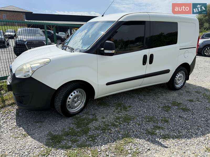 Грузовой фургон Opel Combo 2014 в Черновцах