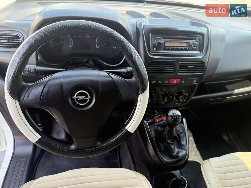 Грузовой фургон Opel Combo 2014 в Черновцах
