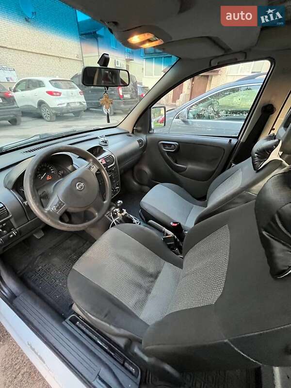 Минивэн Opel Combo 2006 в Владимире