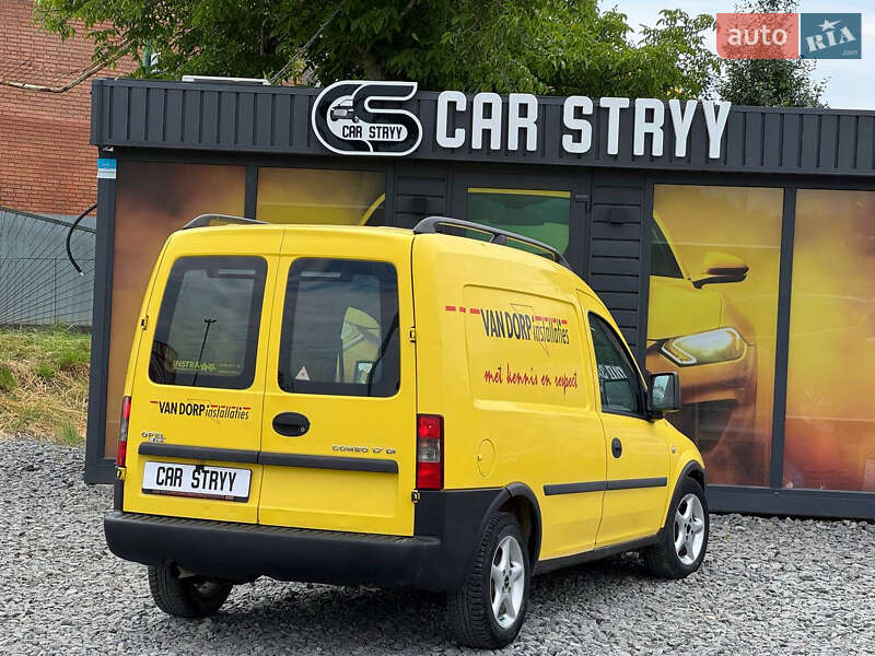 Грузовой фургон Opel Combo 2004 в Стрые