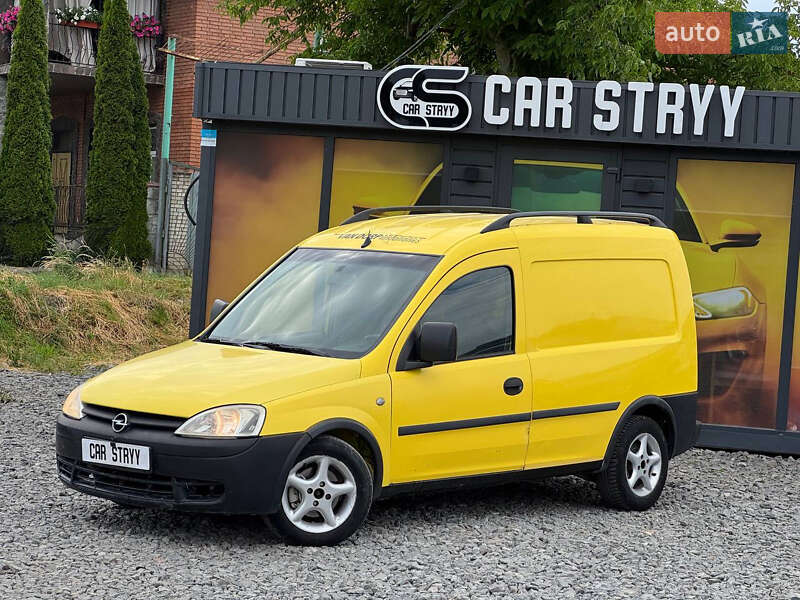 Грузовой фургон Opel Combo 2004 в Стрые