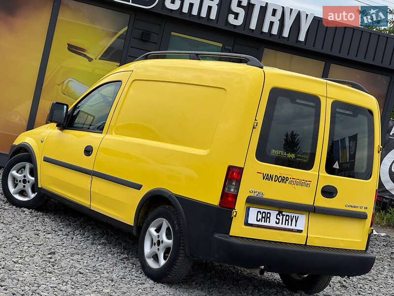 Грузовой фургон Opel Combo 2004 в Стрые