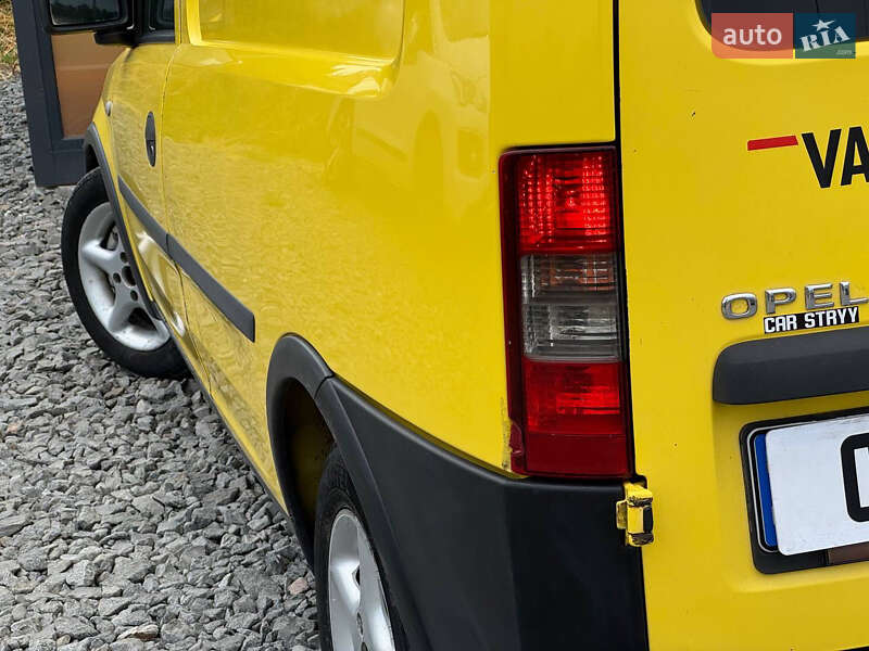 Грузовой фургон Opel Combo 2004 в Стрые