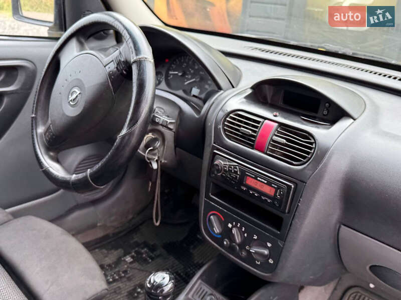 Грузовой фургон Opel Combo 2004 в Стрые