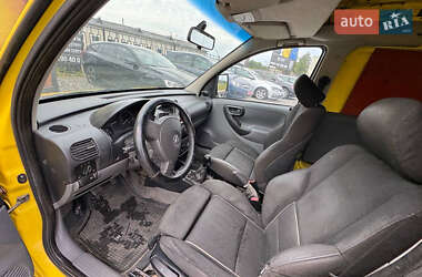 Грузовой фургон Opel Combo 2004 в Стрые