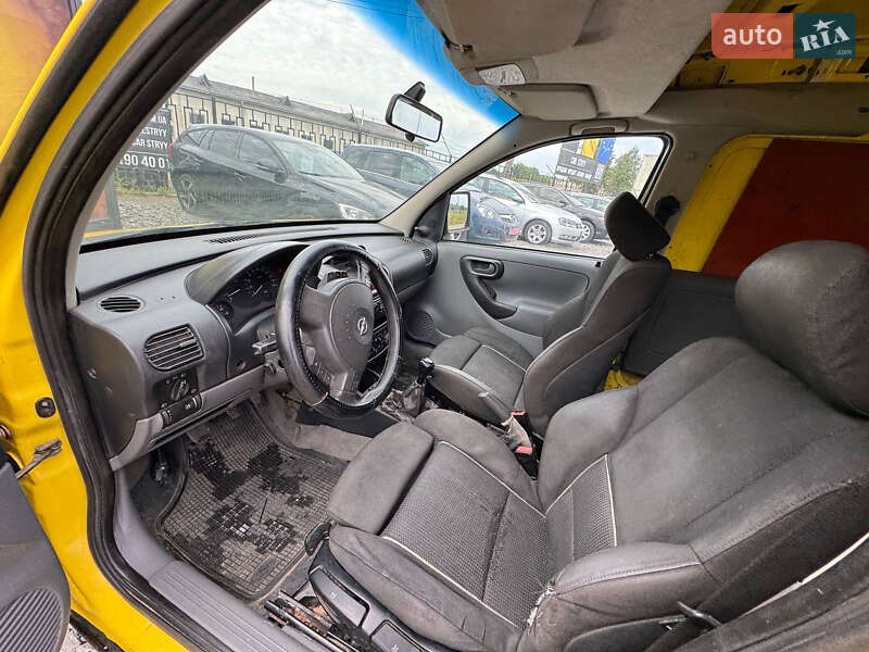 Грузовой фургон Opel Combo 2004 в Стрые