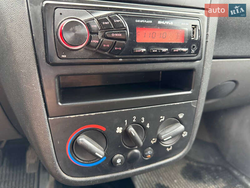 Грузовой фургон Opel Combo 2004 в Стрые