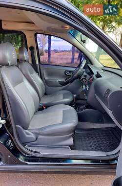 Минивэн Opel Combo 2005 в 