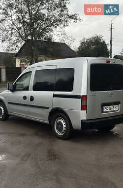 Минивэн Opel Combo 2009 в Остроге
