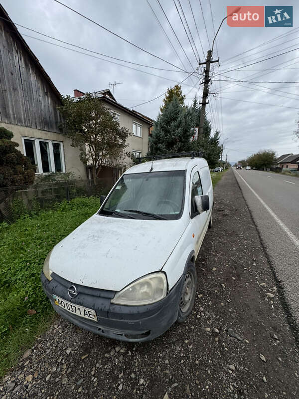 Грузовой фургон Opel Combo 2001 в Буштыне
