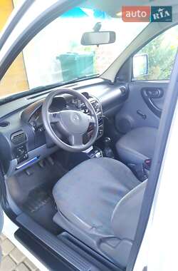 Минивэн Opel Combo 2004 в 