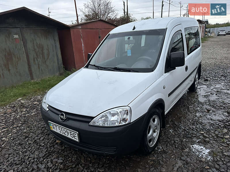 Минивэн Opel Combo 2004 в Стрые