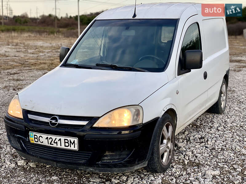 Мінівен Opel Combo 2004 в Новояворівську
