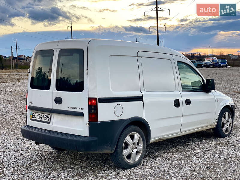 Мінівен Opel Combo 2004 в Новояворівську