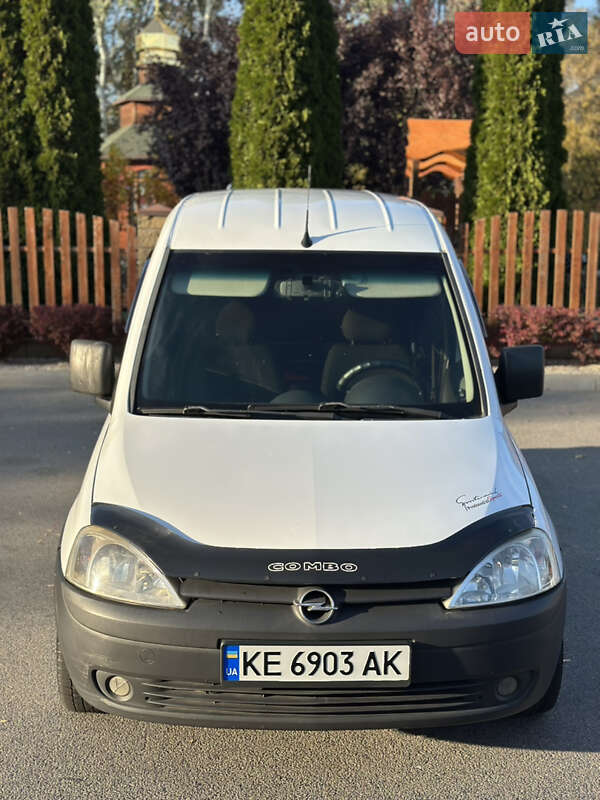 Вантажний фургон Opel Combo 2004 в Дніпрі фото 2 Вантажний фургон Opel Combo 2004 в Дніпрі