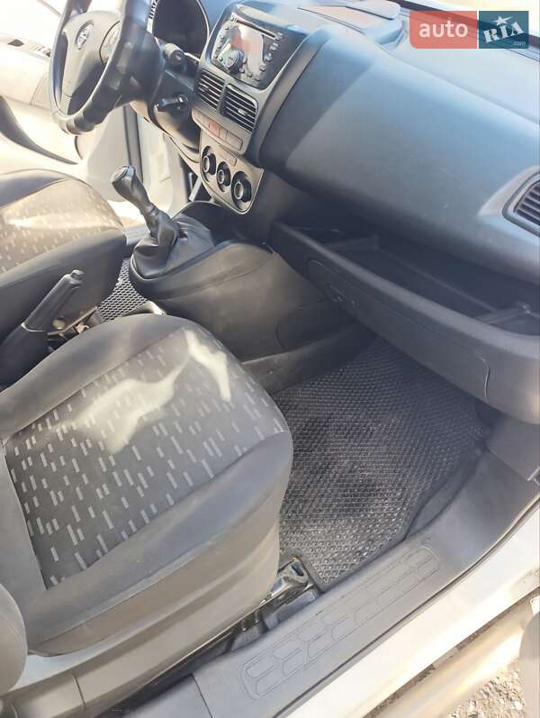 Вантажний фургон Opel Combo 2012 в Дніпрі