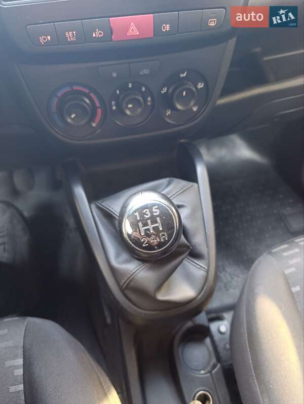 Вантажний фургон Opel Combo 2012 в Дніпрі