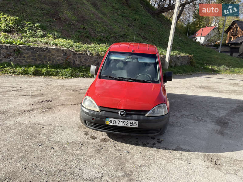 Минивэн Opel Combo 2005 в Остроге