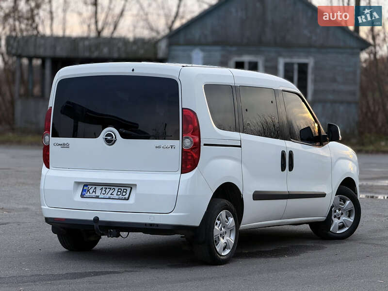 Минивэн Opel Combo 2012 в Мене