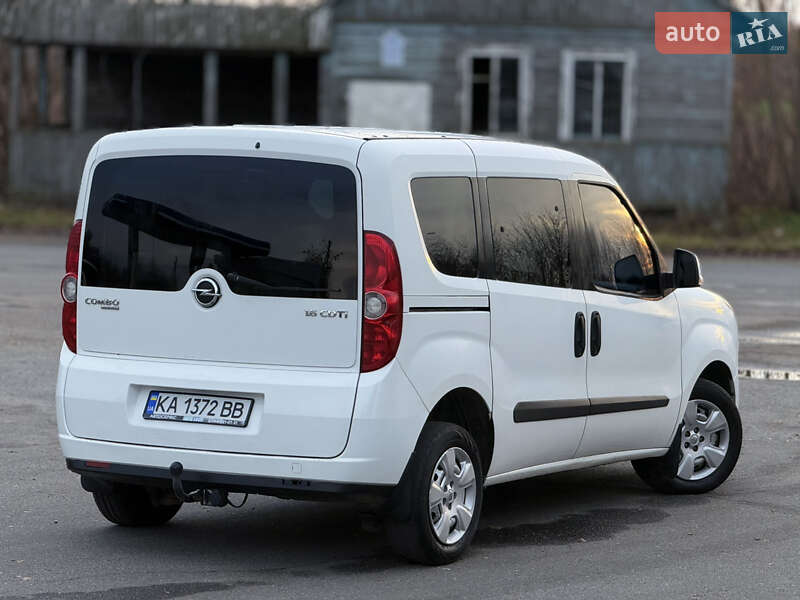 Минивэн Opel Combo 2012 в Мене