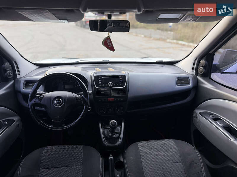 Минивэн Opel Combo 2012 в Мене