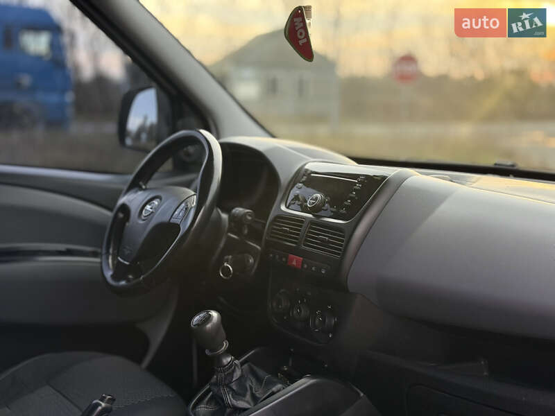 Минивэн Opel Combo 2012 в Мене