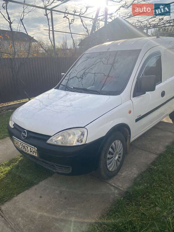 Вантажний фургон Opel Combo 2002 в Іршаві