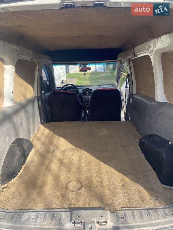 Вантажний фургон Opel Combo 2002 в Іршаві