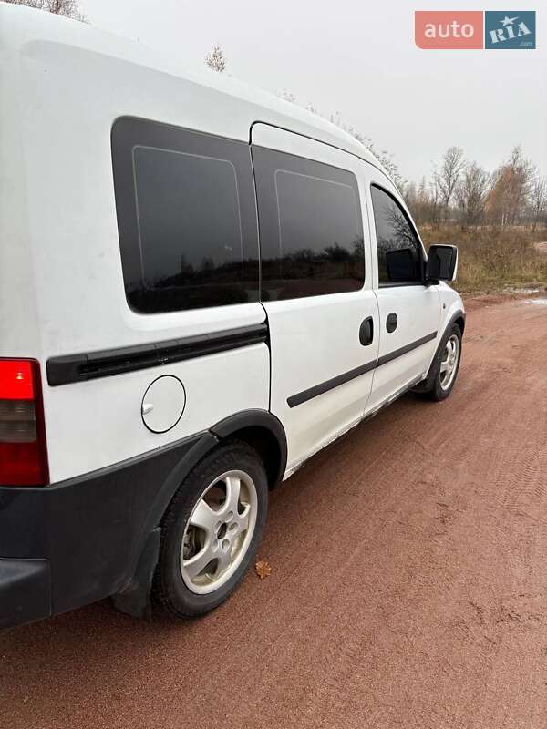Минивэн Opel Combo 2005 в Коростене