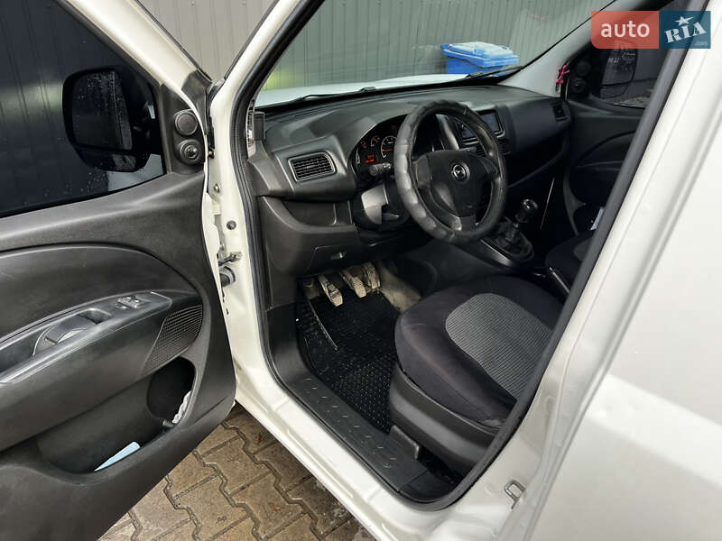 Вантажний фургон Opel Combo 2013 в Коломиї