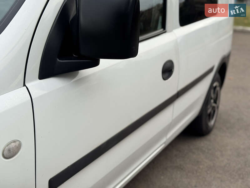 Минивэн Opel Combo 2002 в Ровно