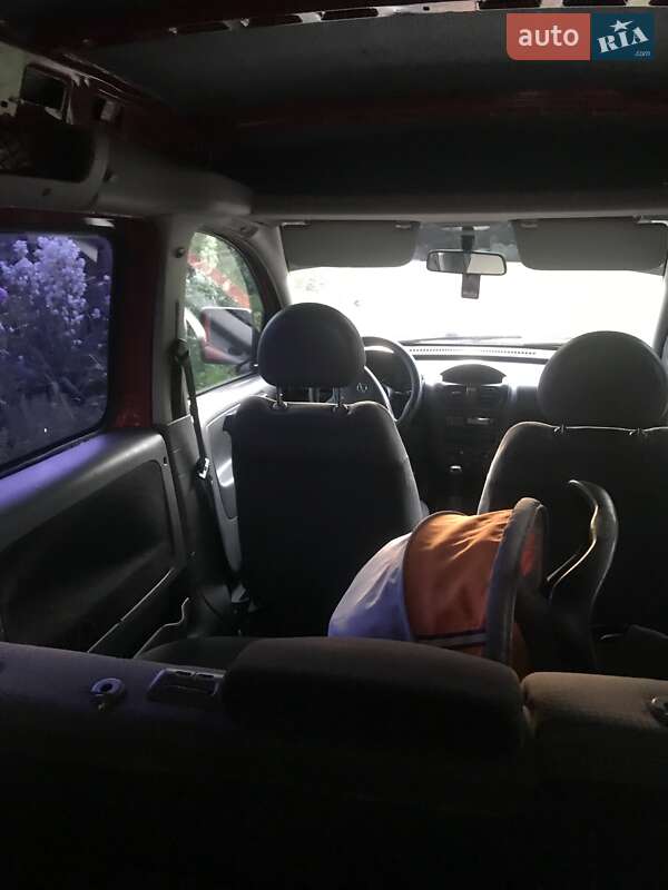 Грузовой фургон Opel Combo 2004 в Кременце