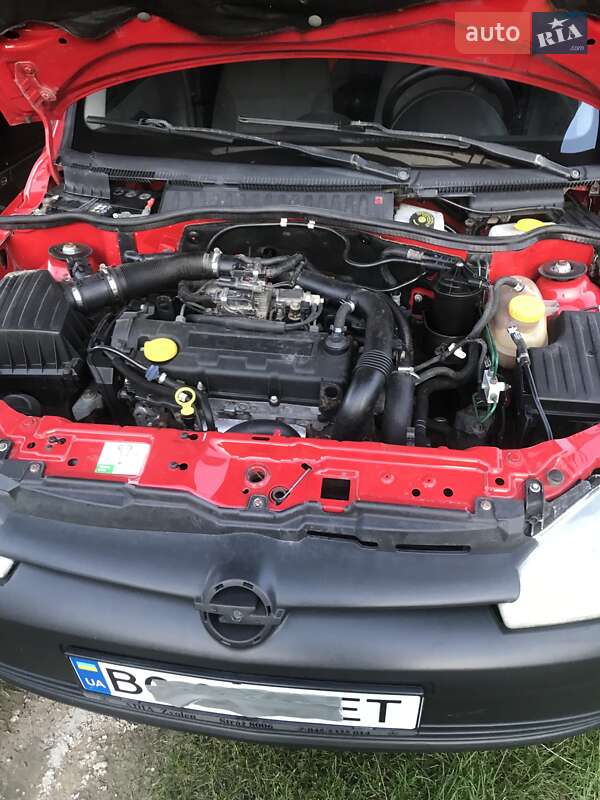 Грузовой фургон Opel Combo 2004 в Кременце