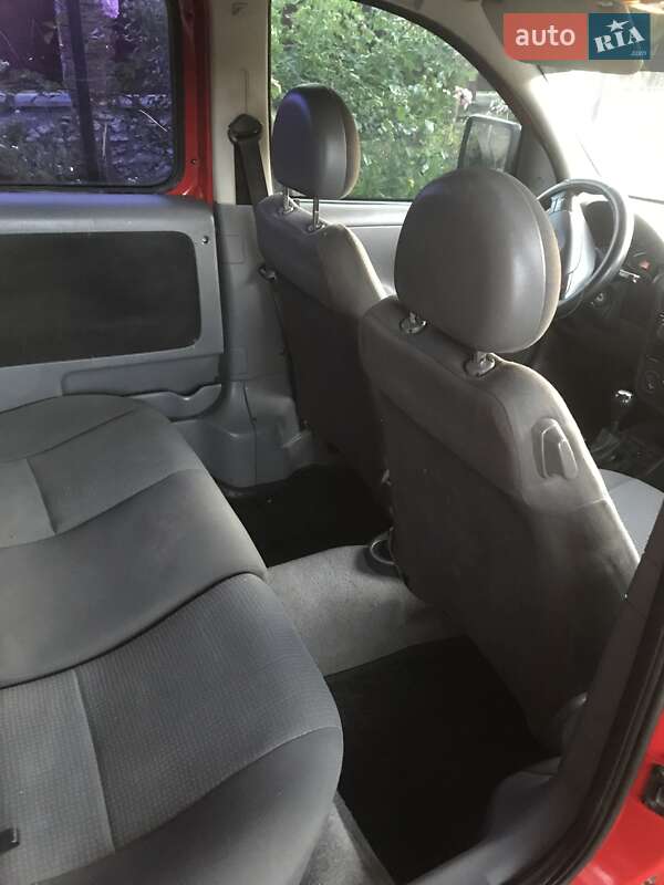 Грузовой фургон Opel Combo 2004 в Кременце