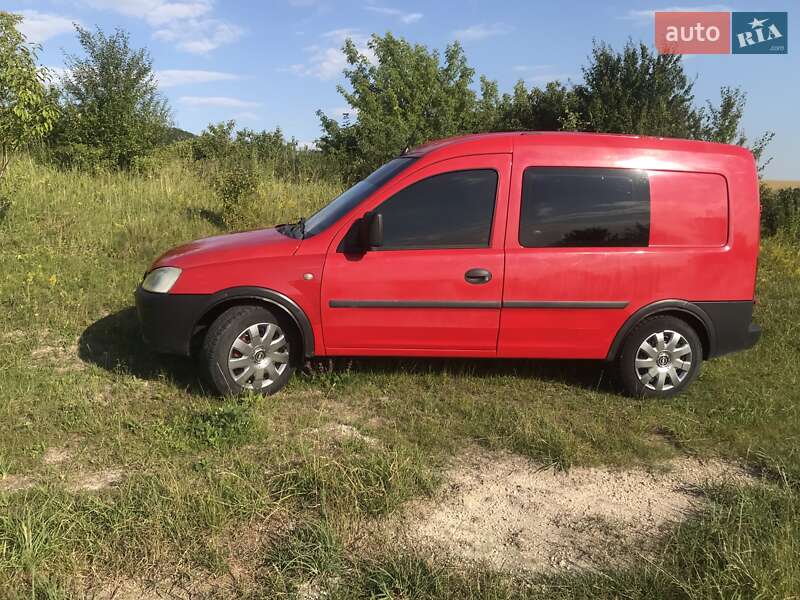 Грузовой фургон Opel Combo 2004 в Кременце
