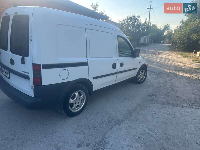 Мінівен Opel Combo 2005 в Дніпрі