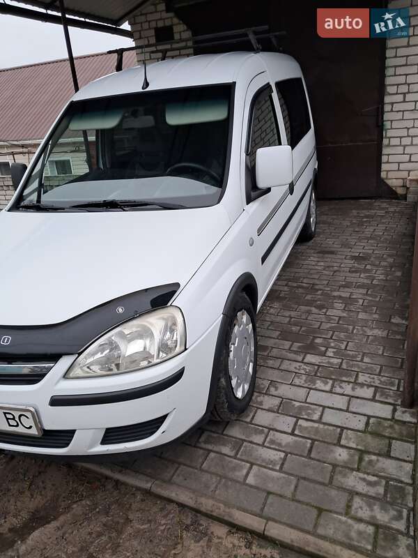 Мінівен Opel Combo 2008 в Світловодську