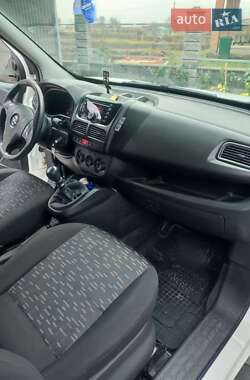 Вантажний фургон Opel Combo 2016 в Рівному