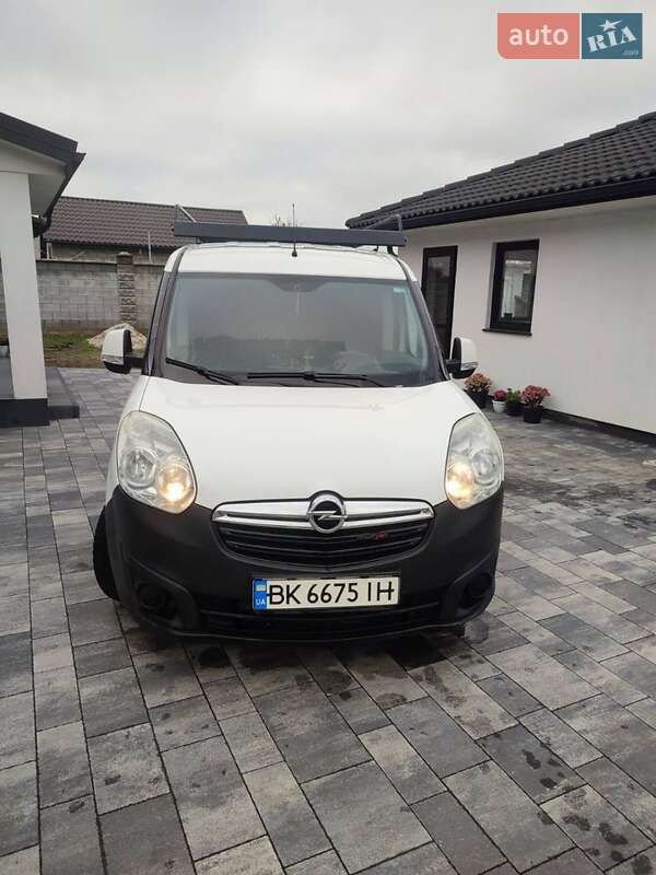 Вантажний фургон Opel Combo 2016 в Рівному