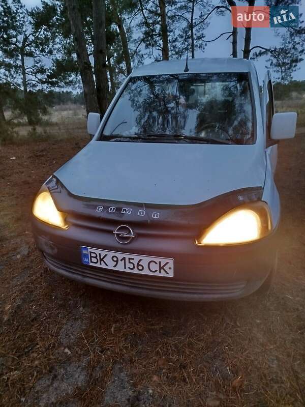 Мінівен Opel Combo 2006 в Сарнах