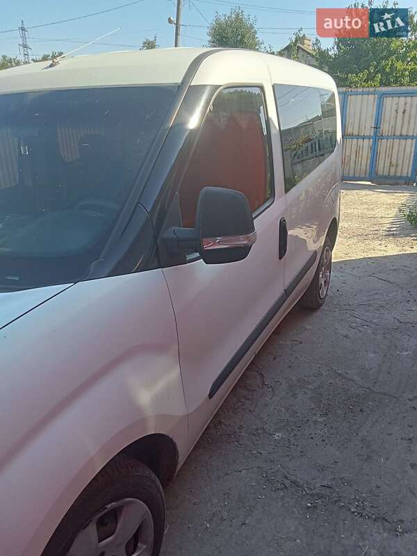 Грузовой фургон Opel Combo 2012 в Каменском