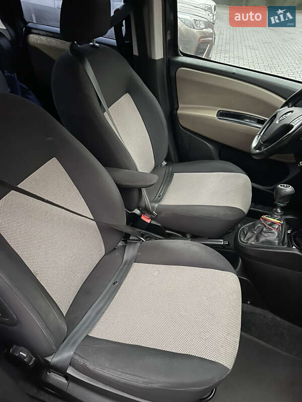 Минивэн Opel Combo 2012 в Хмельницком