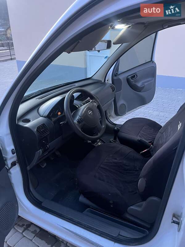 Минивэн Opel Combo 2003 в Турке