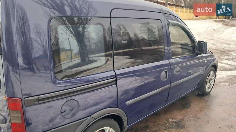 Минивэн Opel Combo 2005 в Коростене