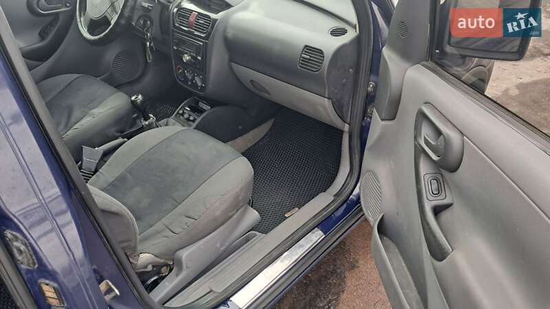 Минивэн Opel Combo 2005 в Коростене