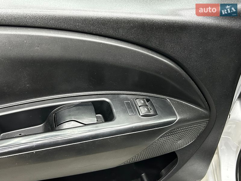 Мінівен Opel Combo 2014 в Чернівцях