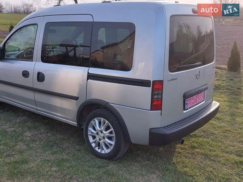 Минивэн Opel Combo 2011 в Нововолынске